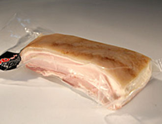 スーチカー（塩豚）はシンプルな調理方法の割には、お肉本来の旨さを最も引きだしている調理方法のひとつ