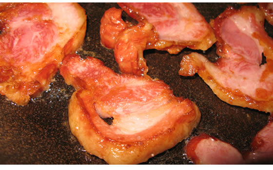 「豚トロベーコン」の調理画像